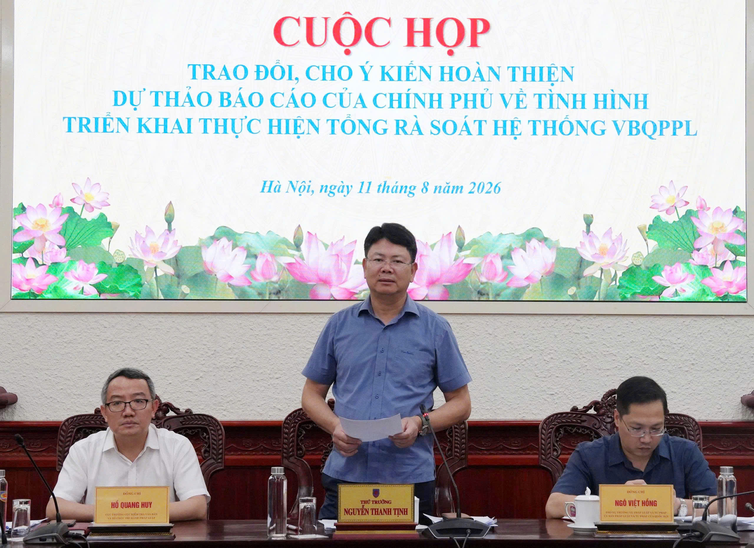 Ảnh đại diện bài viết: thứ trưởng nguyễn thanh tịnh, tổ trưởng tổ giúp việc cho cơ quan thường trực ban chỉ đạo tổng rà soát hệ thống vbqppl chủ trì cuộc họp. (ảnh trong bài: h.mây)