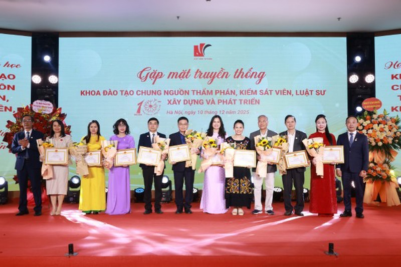 13122025 10 nam dao tao chung (10).jpg