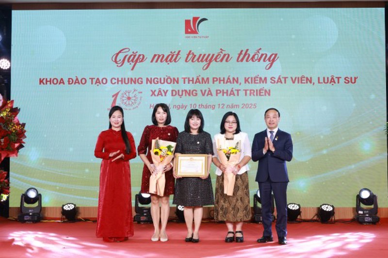 13122025 10 nam dao tao chung (8).jpg