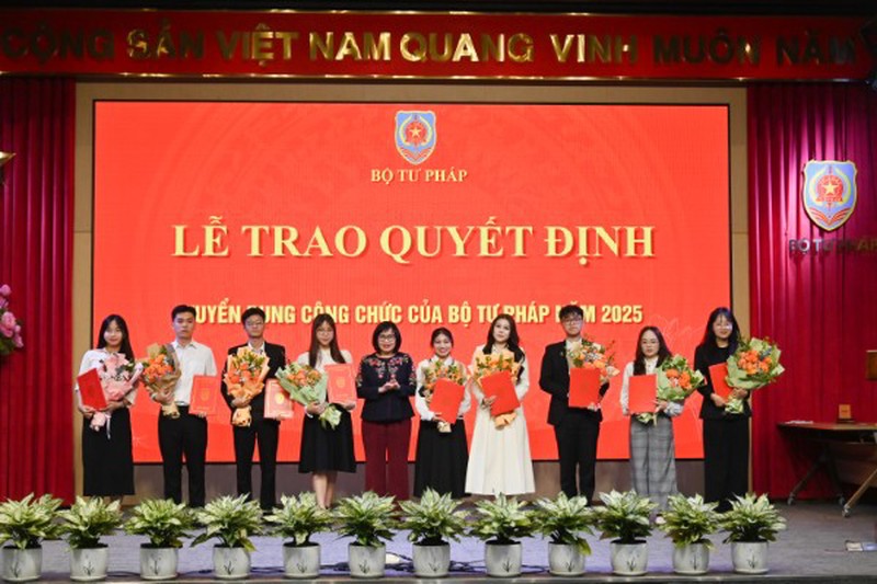 15012026 qd tuyen dung (1) (custom).jpg