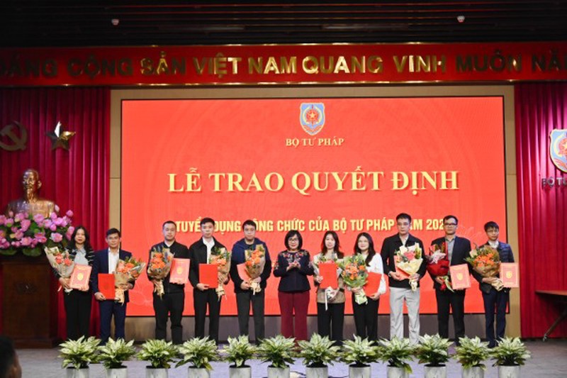 15012026 qd tuyen dung (3) (custom).jpg