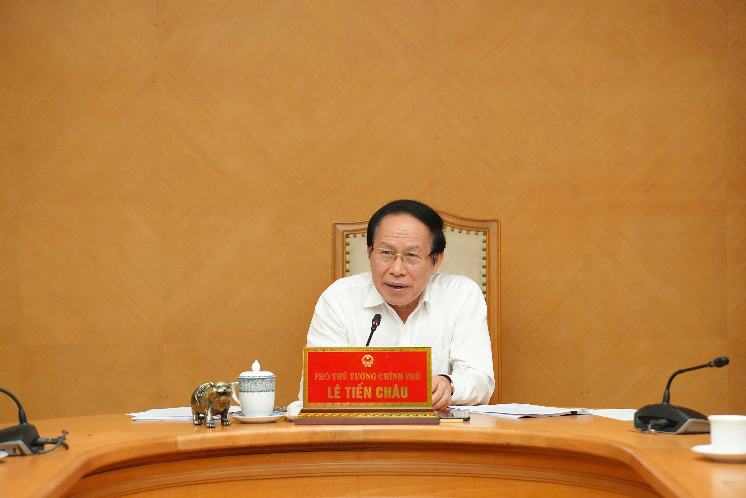 170426 plhn pttchau.jpg