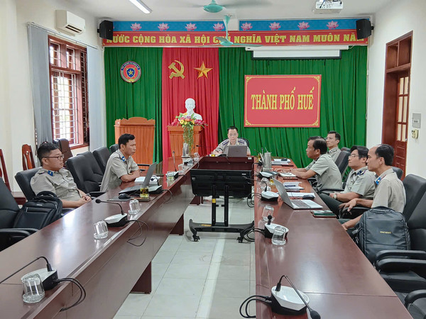 Ảnh đại diện Lãnh đạo THADS thành phố Huế làm việc trực tiếp với Chấp hành viên Phòng THADS khu vực 1 – Huế