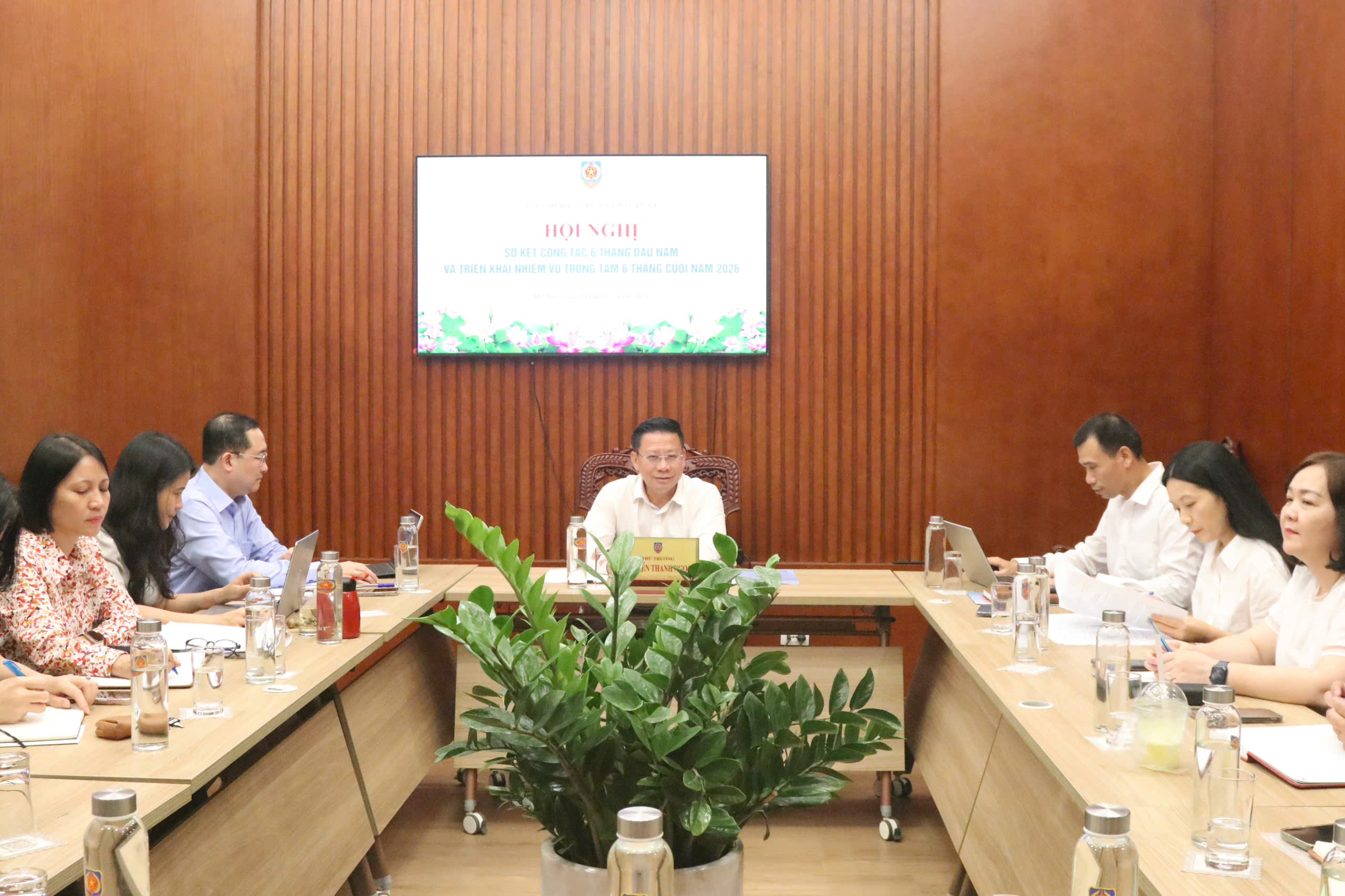 Thứ trưởng Bộ Tư pháp Nguyễn Thanh Ngọc chủ trì Hội nghị.