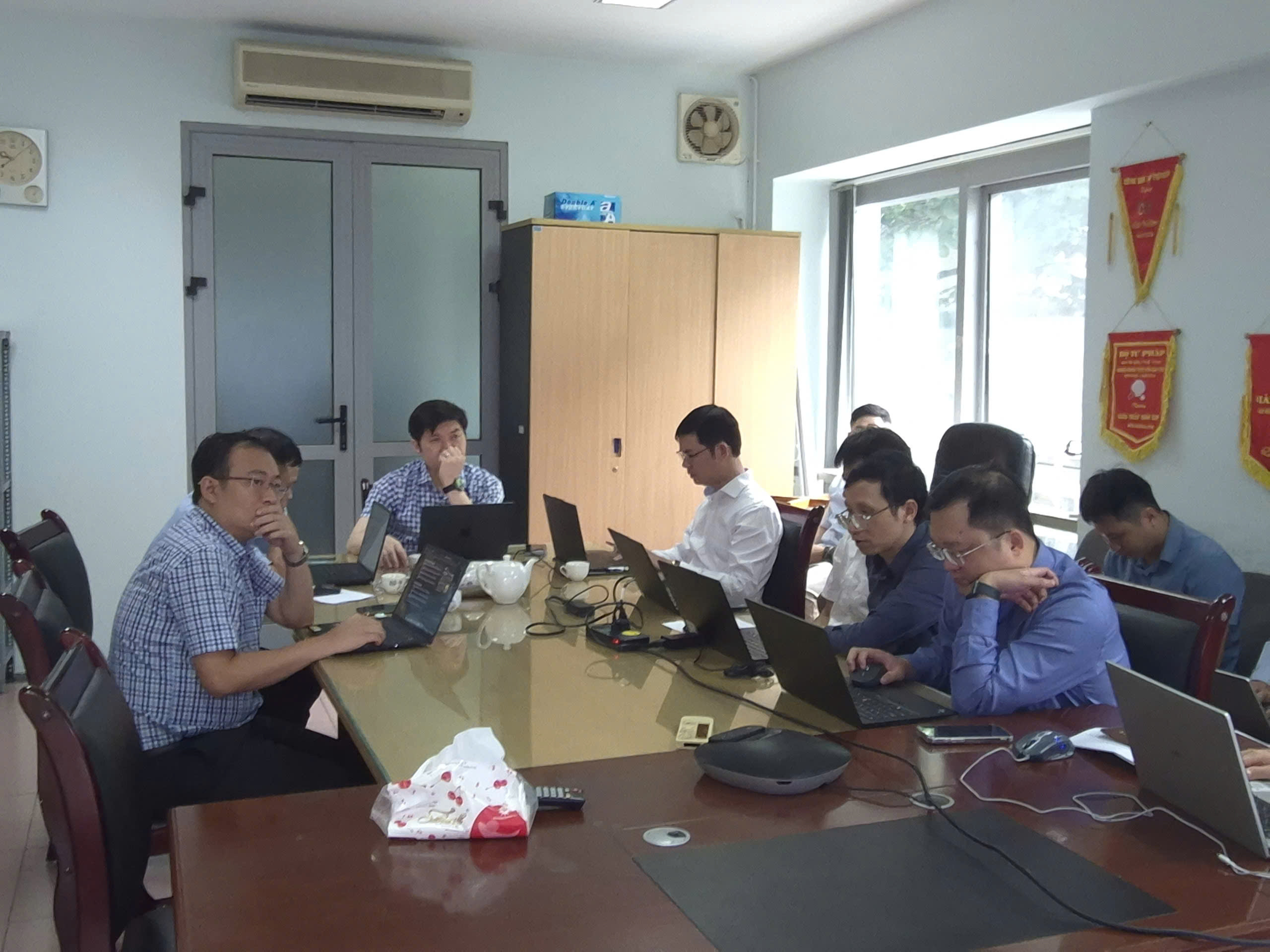 Ảnh đại diện bài viết: quang cảnh cuộc họp