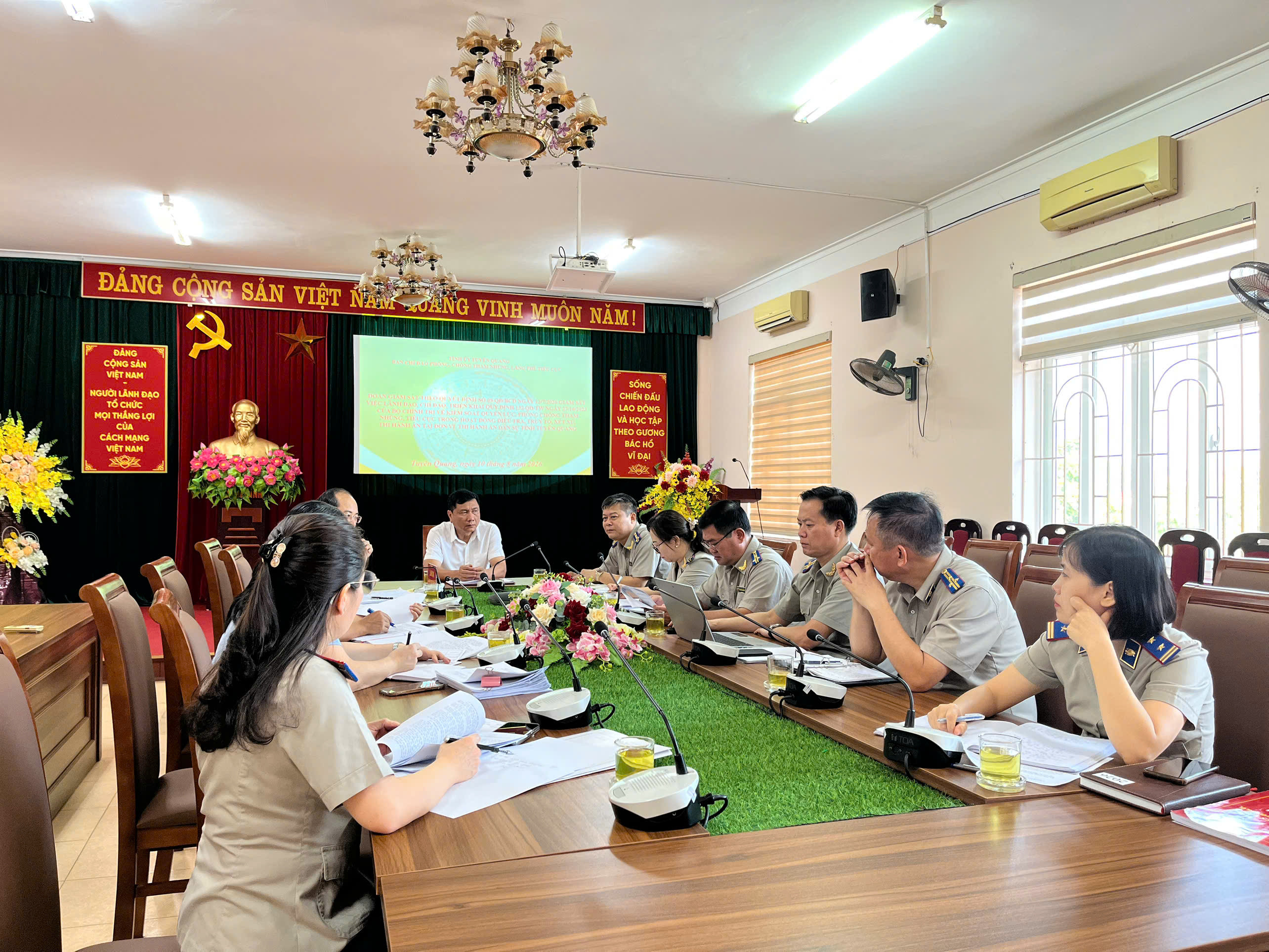 Ảnh đại diện đoàn giám sát của ban chỉ đạo phòng, chống tham nhũng, lãng phí, tiêu cực tỉnh giám sát việc lãnh đạo, chỉ đạo triển khai thực hiện quy định số 132-qđ/tw đối với đảng ủy thi hành án dân sự tỉnh.