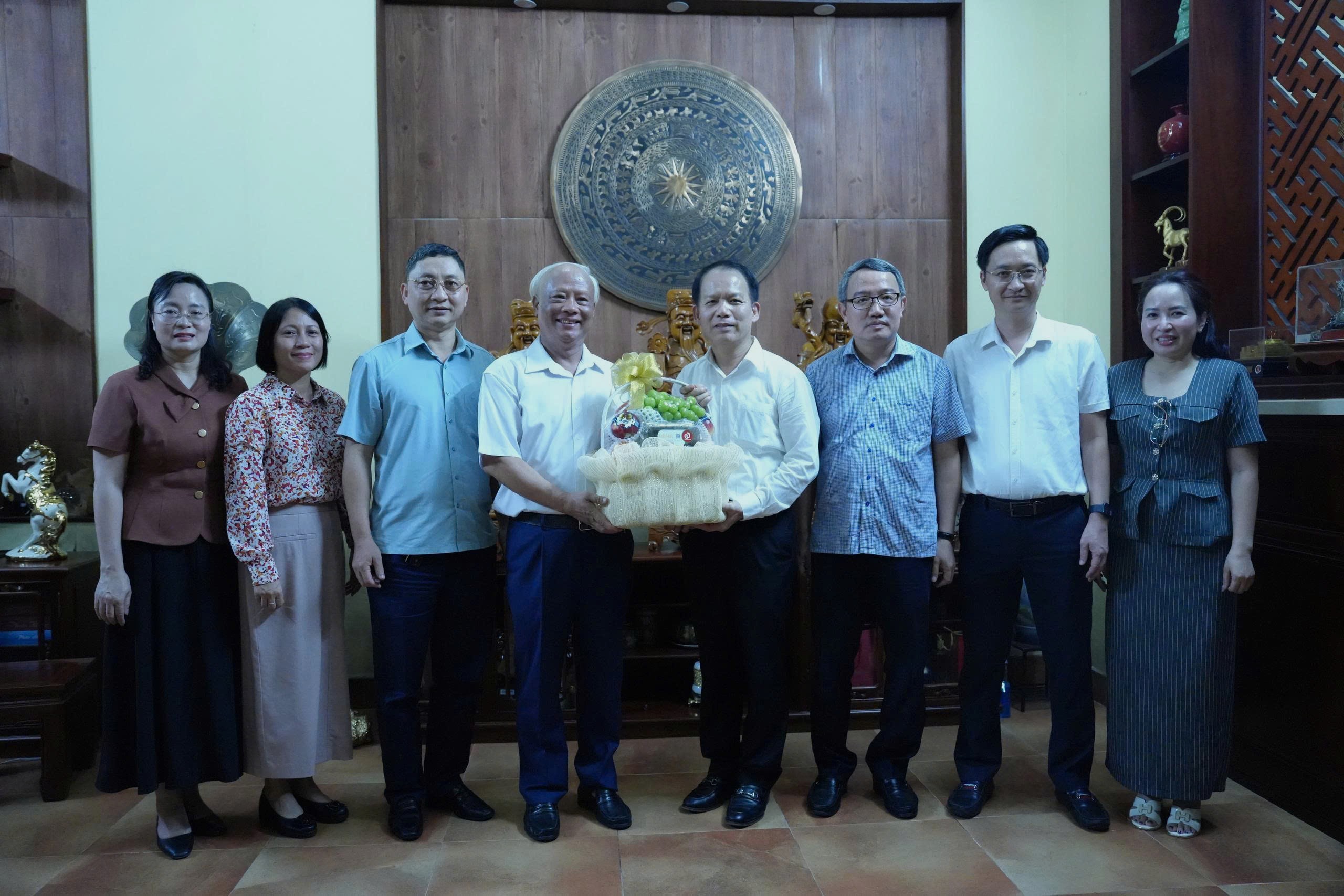 Kỷ niệm 81 năm Ngày truyền thống ngành Tư pháp, Lãnh đạo Bộ Tư pháp thăm nguyên Lãnh đạo Bộ qua các thời kỳ