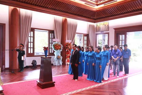Ảnh đại diện Chi đoàn Trung tâm Đăng ký giao dịch, tài sản tại TP Đà Nẵng kỷ niệm 136 năm Ngày sinh Chủ tịch Hồ Chí Minh