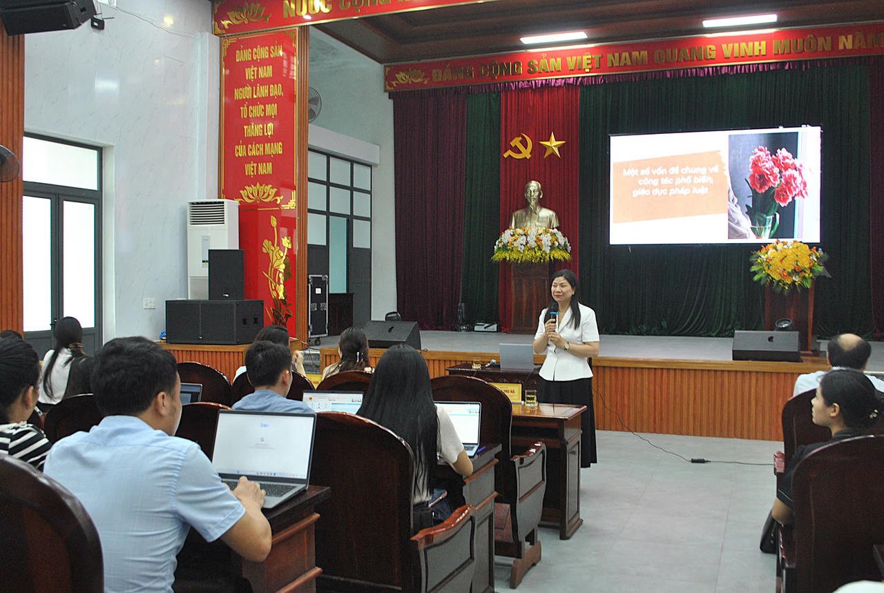 Ảnh đại diện bài viết: sở tư pháp hà tĩnh tập huấn nâng cao kỹ năng, đổi mới cách làm trong phổ biến, giáo dục pháp luật. anh: pv
