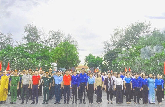 Ảnh đại diện chi đoàn phòng thads khu vực 3 tham gia: “ngàn hoa dâng mộ anh hùng liệt sĩ” và lễ “thắp nến tri ân” tại nghĩa trang liệt sĩ đức hòa