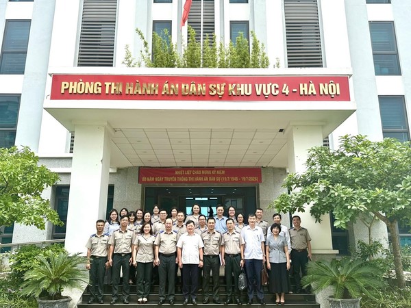 Ảnh đại diện Thứ trưởng Bộ Tư pháp Mai Lương Khôi kiểm tra công tác hoạt động, sắp xếp hệ thống thi hành án dân sự tại Phòng Thi hành án dân sự Khu vực 4- Hà Nội