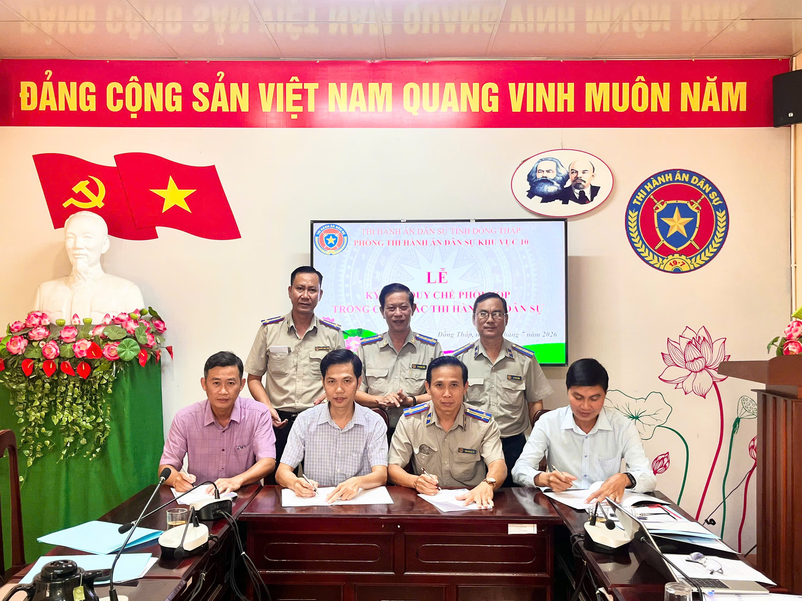 Ảnh đại diện phòng thi hành án dân sự khu vực 10 tổ chức hội nghị ký kết quy chế phối hợp với ubnd 06 xã trong công tác thi hành án dân sự