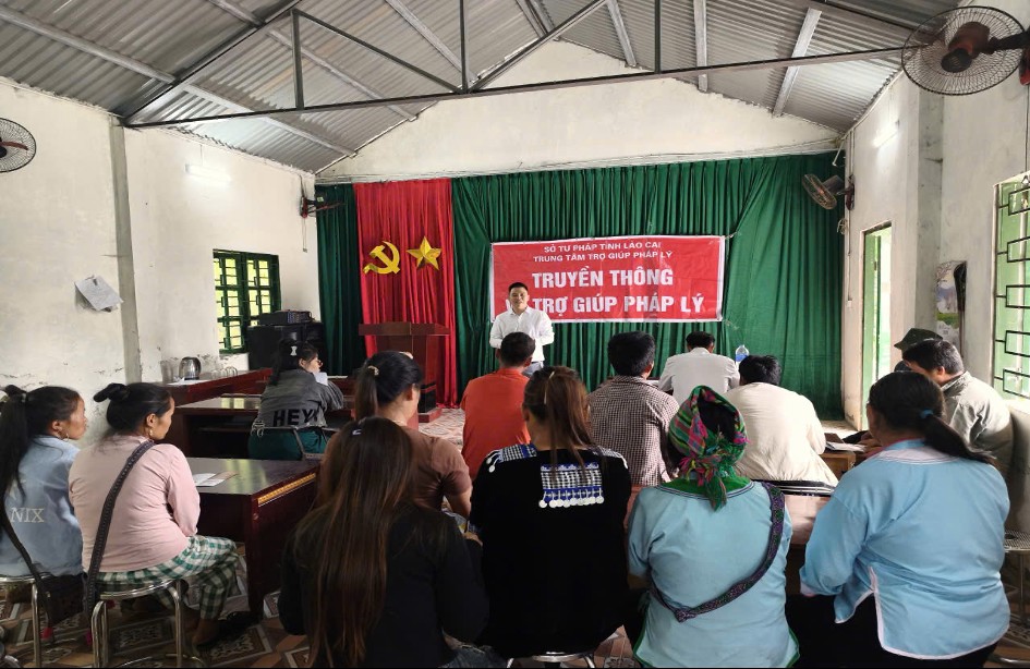 Ảnh đại diện bài viết: người dân tại thôn móng sến trong buổi truyền thông