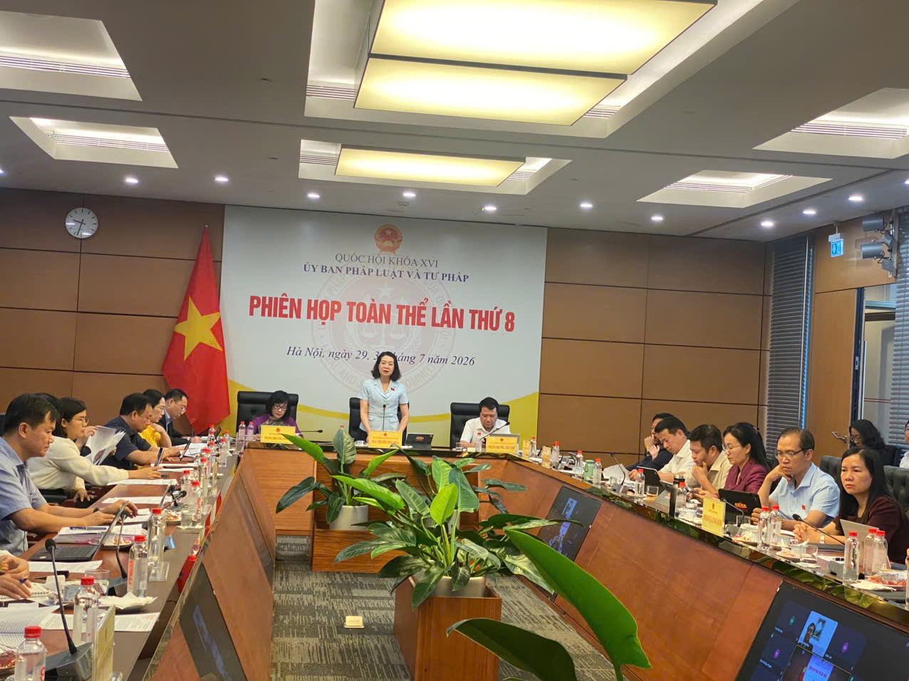 Ảnh đại diện thẩm tra luật sửa đổi, bổ sung một số điều luật trách nhiệm bồi thường của nhà nước tại phiên họp toàn thể lần thứ 8 của ủy ban pháp luật và tư pháp