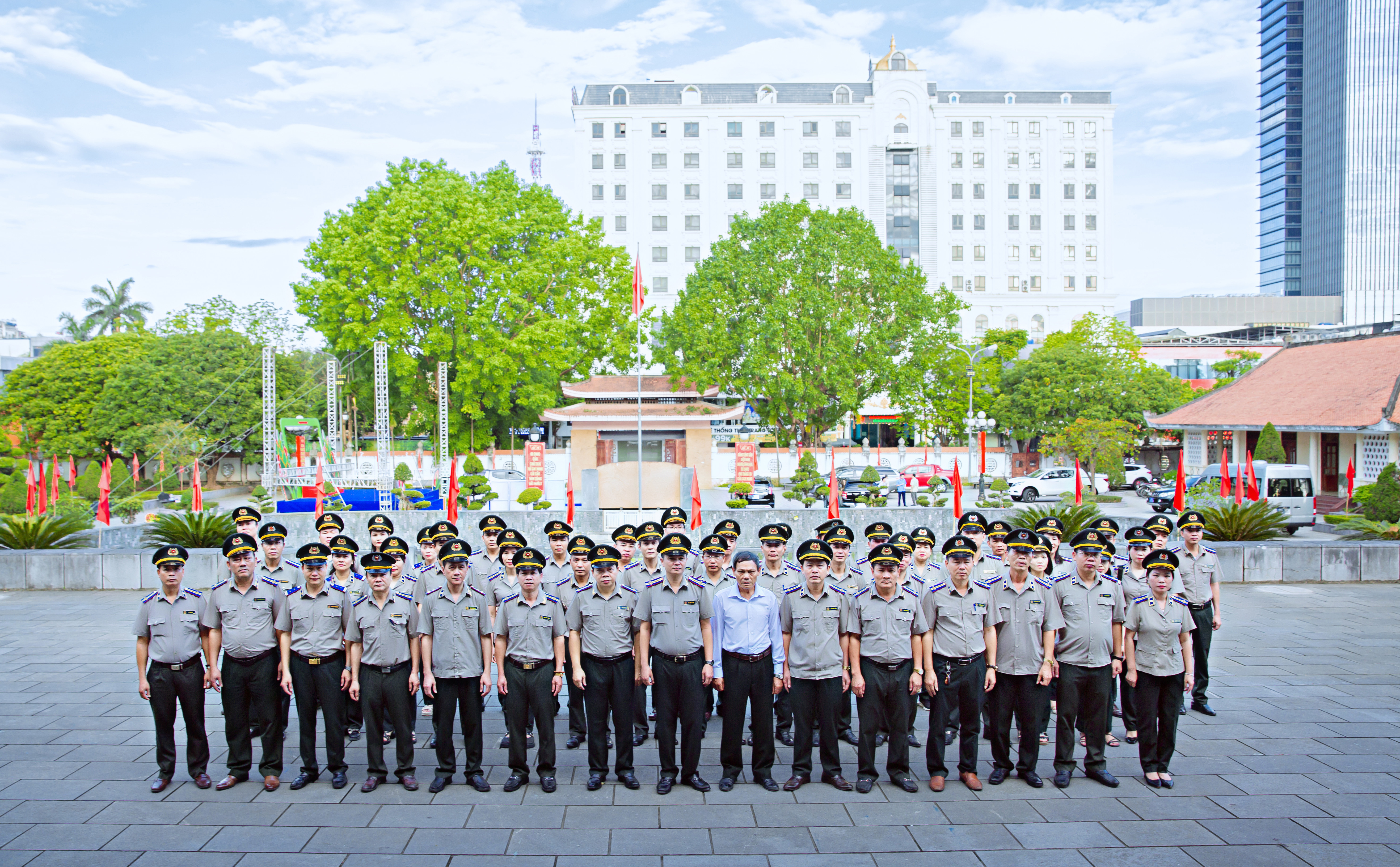 Ảnh đại diện Thi hành án dân sự tỉnh Thanh Hoá dâng hương, báo công Chủ tịch Hồ Chí Minh và các hùng liệt sĩ