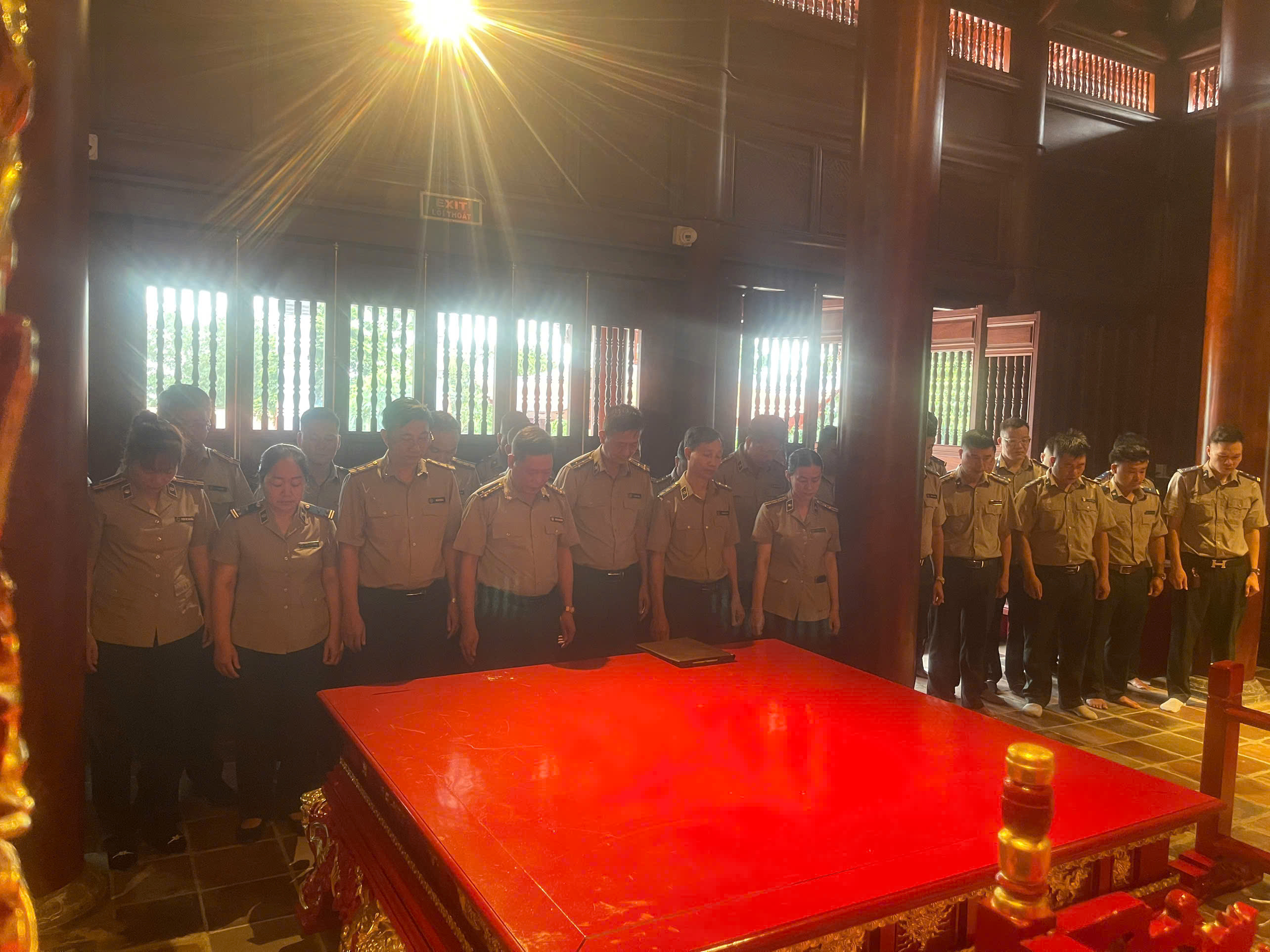 3. Mặc niệm Chủ tịch Hồ Ch&iacute; Minh.jpg
