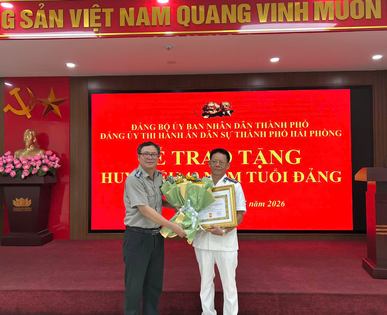 40 năm tuổi đảng b&aacute;c Lai 1.jpg