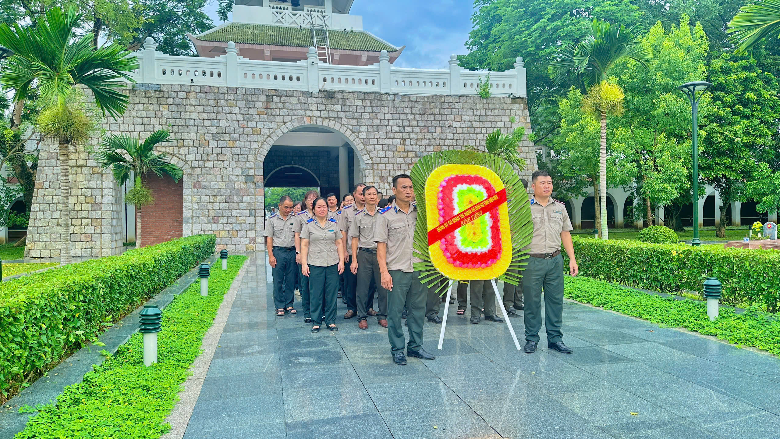 5. D&acirc;ng hương tại Nghĩa trang Quốc gia A1.jpg
