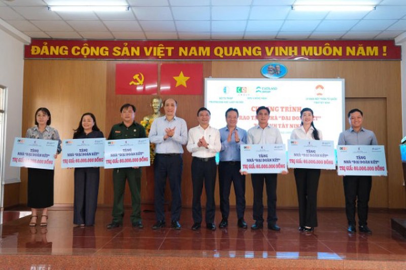 Tây Ninh: Trao hỗ trợ xây 18 căn nhà Đại đoàn kết trị giá 1,08 tỷ đồng