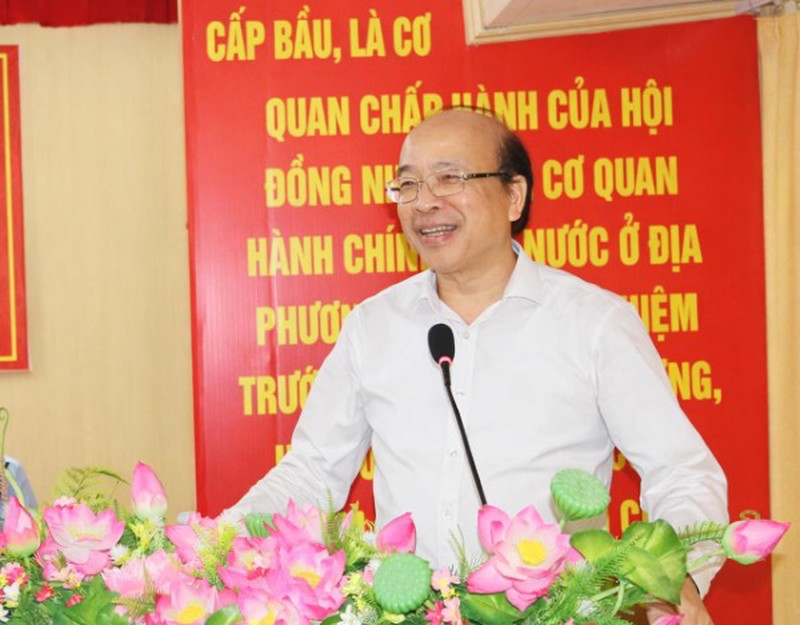 Thứ trưởng Bộ Tư pháp Phan Chí Hiếu tiếp xúc, lắng nghe kiến nghị của cử tri Sông Đốc