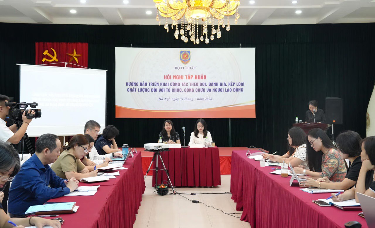 Ảnh đại diện bài viết: quang cảnh hội nghị tập huấn.
