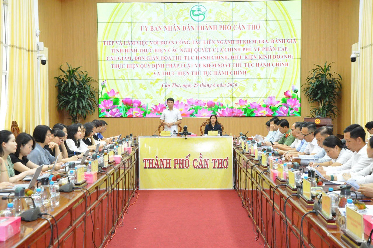 Quang cảnh buổi làm việc
