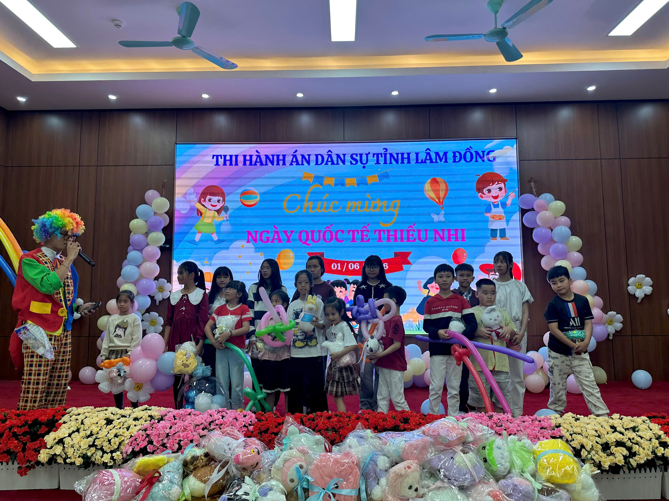 Ảnh đại diện Hoạt động chào mừng Ngày Quốc tế Thiếu nhi của Chi đoàn Thi hành án dân sự tỉnh Lâm Đồng, hướng tới kỷ niệm 80 năm Ngày truyền thống Thi hành án dân sự