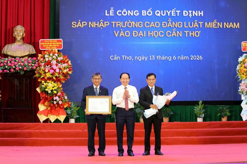 Công bố quyết định sáp nhập Trường Cao đẳng Luật miền Nam vào Đại học Cần Thơ