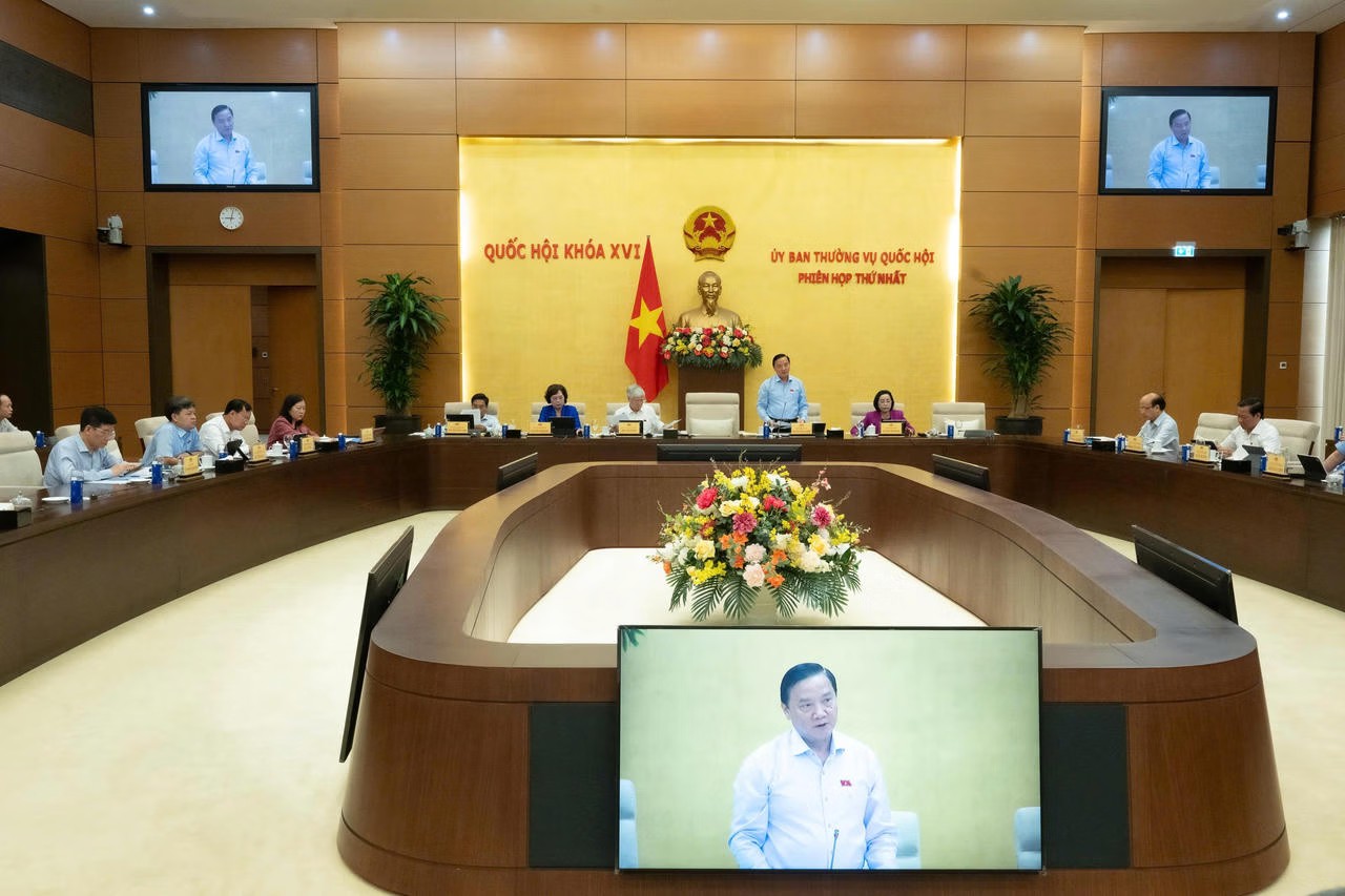 Ảnh đại diện bài viết: phó chủ tịch quốc hội nguyễn khắc định điều hành nội dung phiên họp. ảnh: quochoi.vn
