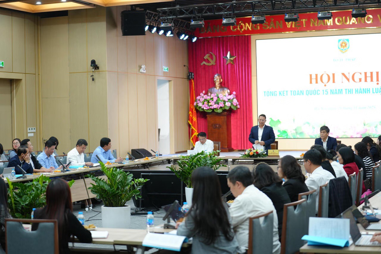 Ảnh đại diện bài viết: bộ tư pháp đã tổ chức hội nghị tổng kết toàn quốc 15 năm thi hành luật nuôi con nuôi. (ảnh: p.mai)
