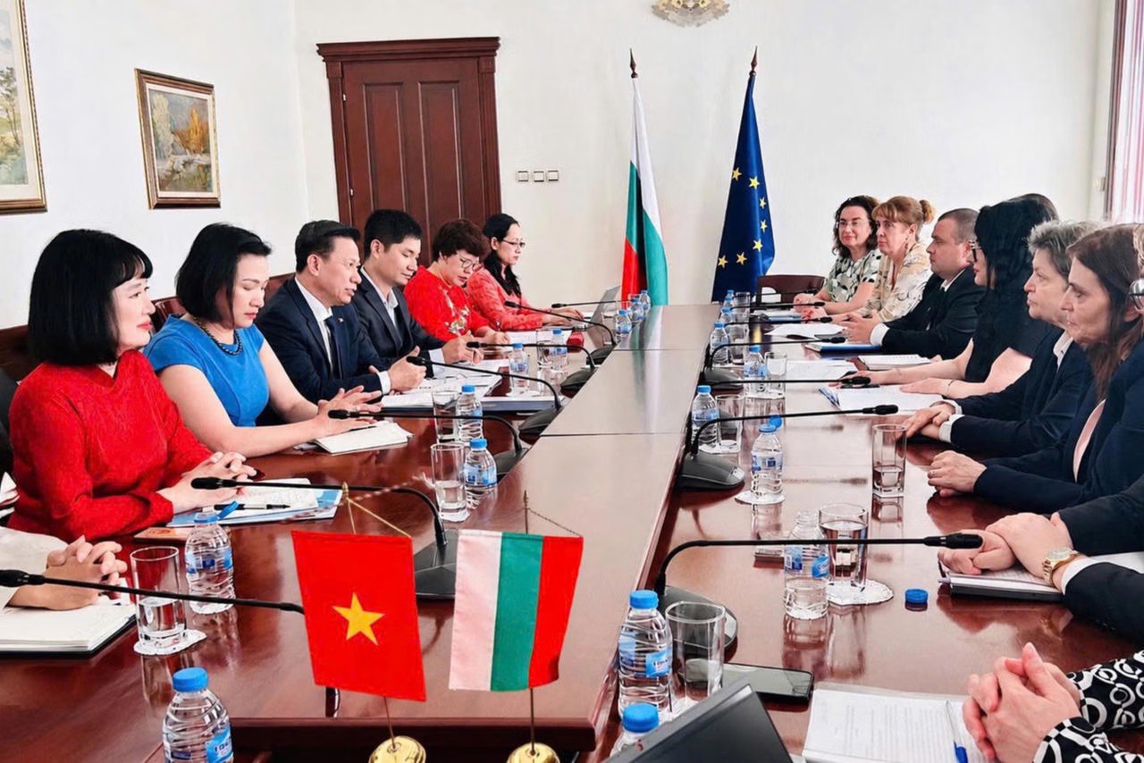 Đoàn công tác làm việc tại Bộ Tư pháp Bulgaria.
