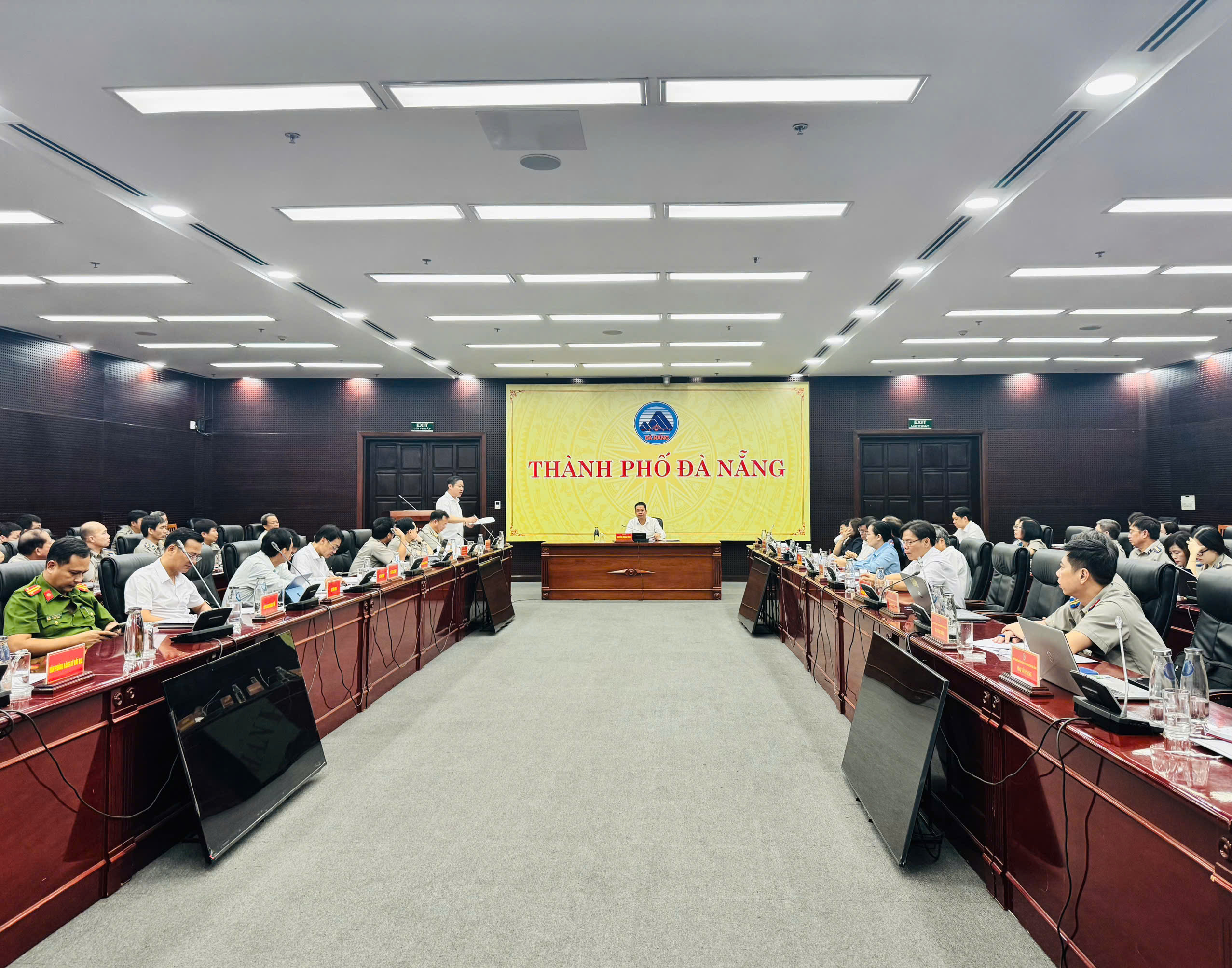 a-binh-01a01a3dd7de7a50a015f595ccab19b4.jpg a binh.jpg