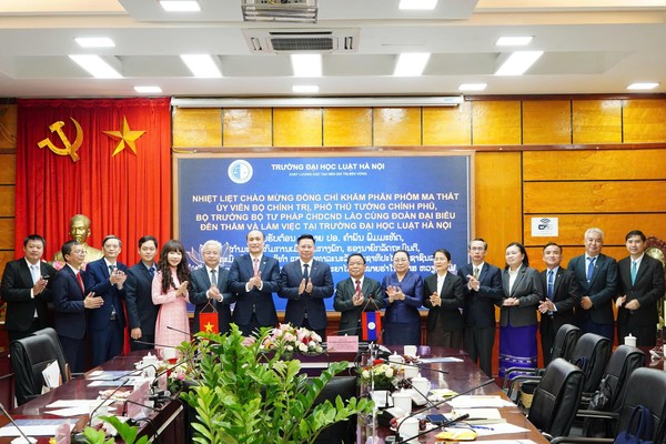 Ảnh đại diện Phó Thủ tướng, Bộ trưởng Bộ Tư pháp Lào Khamphan Phommathat thăm và làm việc tại Trường Đại học Luật Hà Nội
