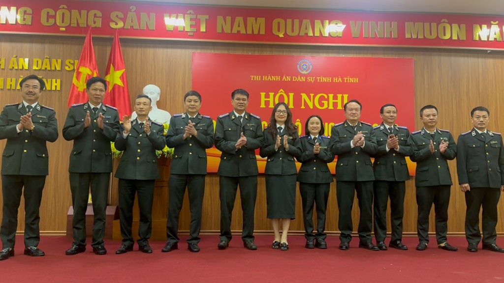 anh-1-019e9758e21e74d2beb8cab11e9b9fe1.png anh 1.png