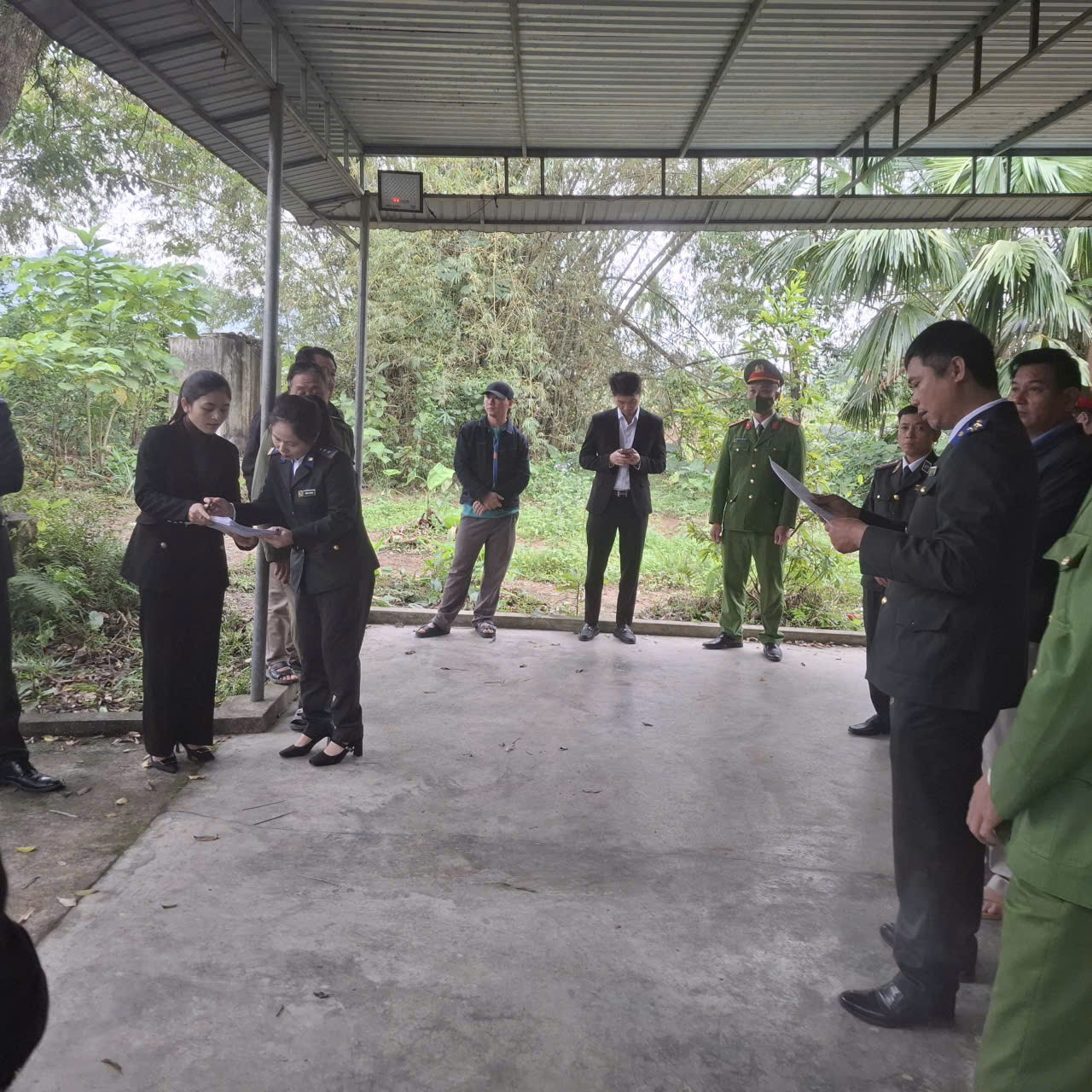 anh-19-05-2026-cuong-che-giao-tai-san-dau-gia-019e3ddaa0707d0694ed38ef59313841.jpg Ảnh 19-05-2026 Cưỡng chế giao tài sản đấu giá.jpg