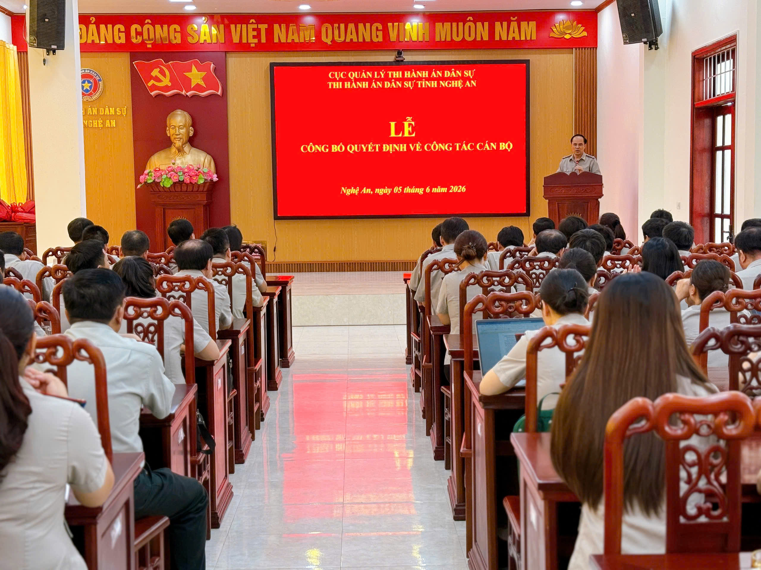 Ảnh đại diện THI HÀNH ÁN DÂN SỰ TỈNH NGHỆ AN CÔNG BỐ, TRAO  QUYẾT ĐỊNH BỔ NHIỆM PHÓ TRƯỞNG THI HÀNH ÁN DÂN SỰ TỈNH NGHỆ AN