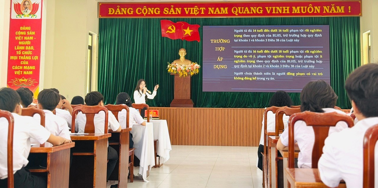b&agrave; n&agrave; 130526.png