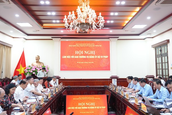 Đoàn kiểm tra, giám sát số 12 của Bộ Chính trị làm việc với Ban Thường vụ Đảng ủy Bộ Tư pháp