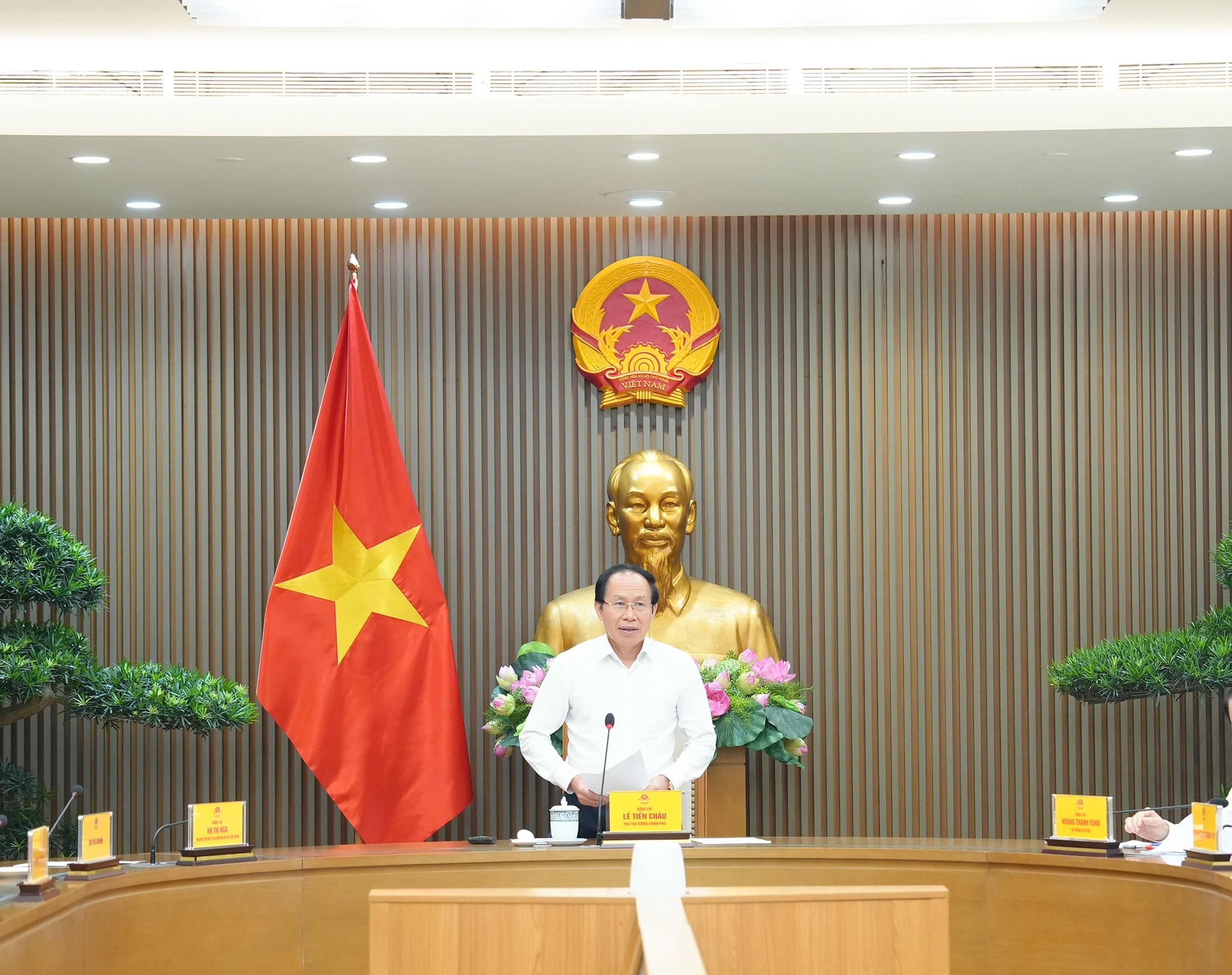 ban-sao-pho-thu-tuong-le-tien-chau-ket-luan-cuoc-hop-anh-hthu-019e692c42e975aebabefa4fd9a0a06b.jpg Bản sao Phó Thủ tướng Lê Tiến Châu kết luận cuộc họp - Ảnh HThư.JPG