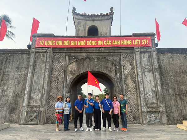 Ảnh đại diện Chi đoàn Trung tâm Đăng ký giao dịch, tài sản tại TP Hồ Chí Minh tổ chức các hoạt động về nguồn nhân ngày 27/7