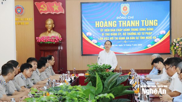 Ảnh đại diện Bộ trưởng Bộ Tư pháp làm việc với Thi hành án dân sự tỉnh Nghệ An