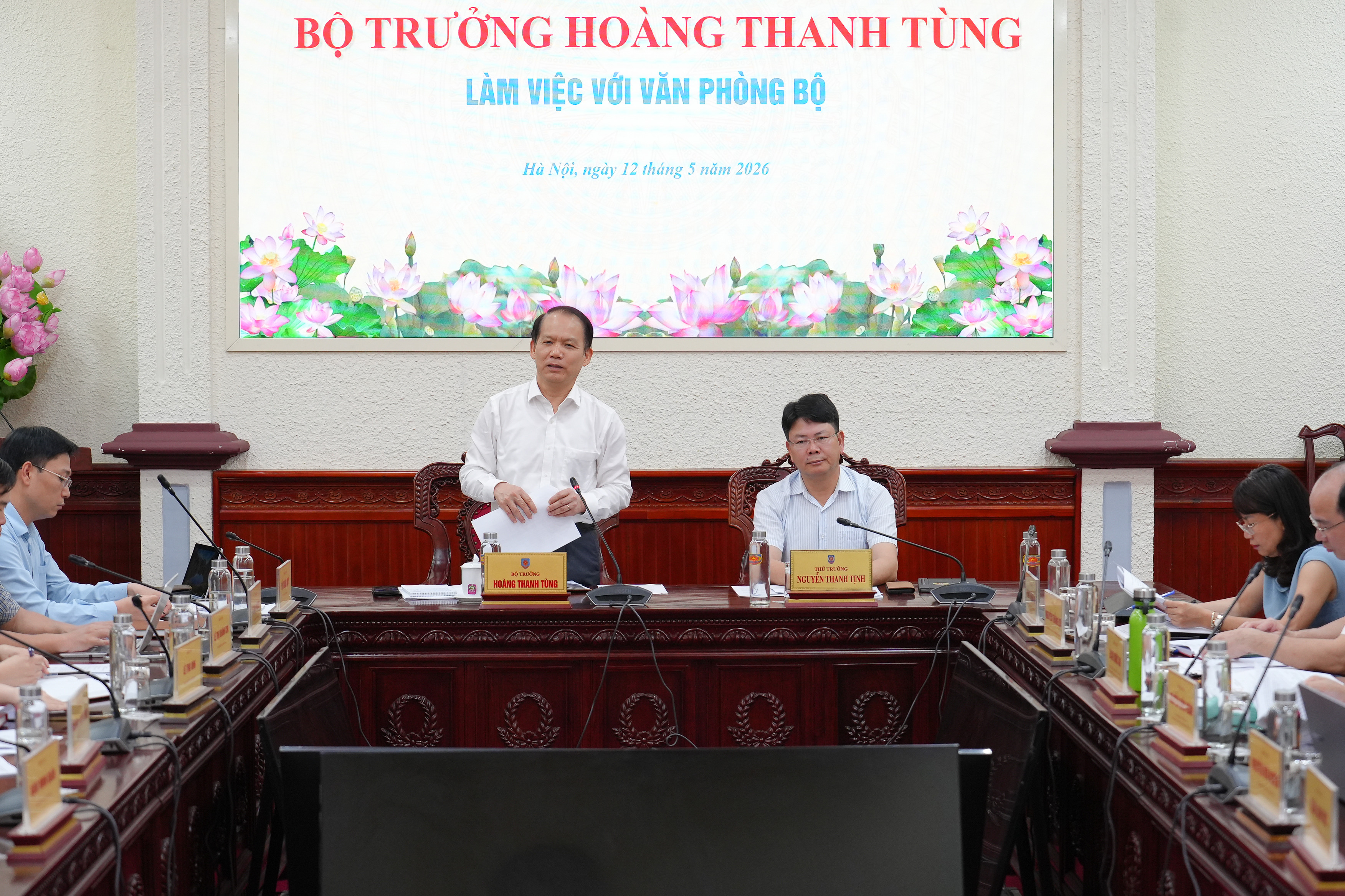 Ảnh đại diện bài viết: toàn cảnh buổi làm việc.
