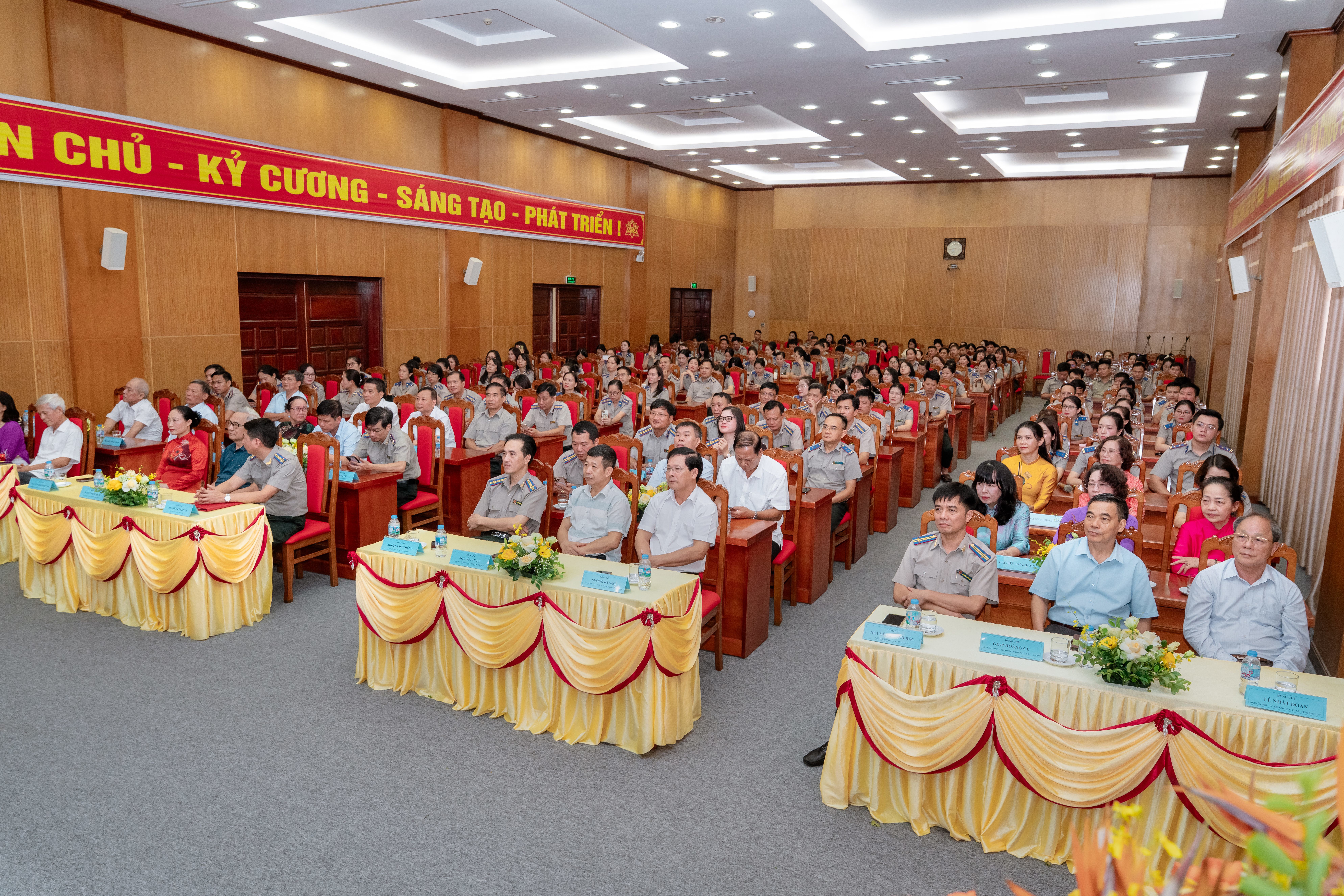 bzn09591-019f8740198c7543a827ec51ce5bd491.jpg BZN09591.jpg