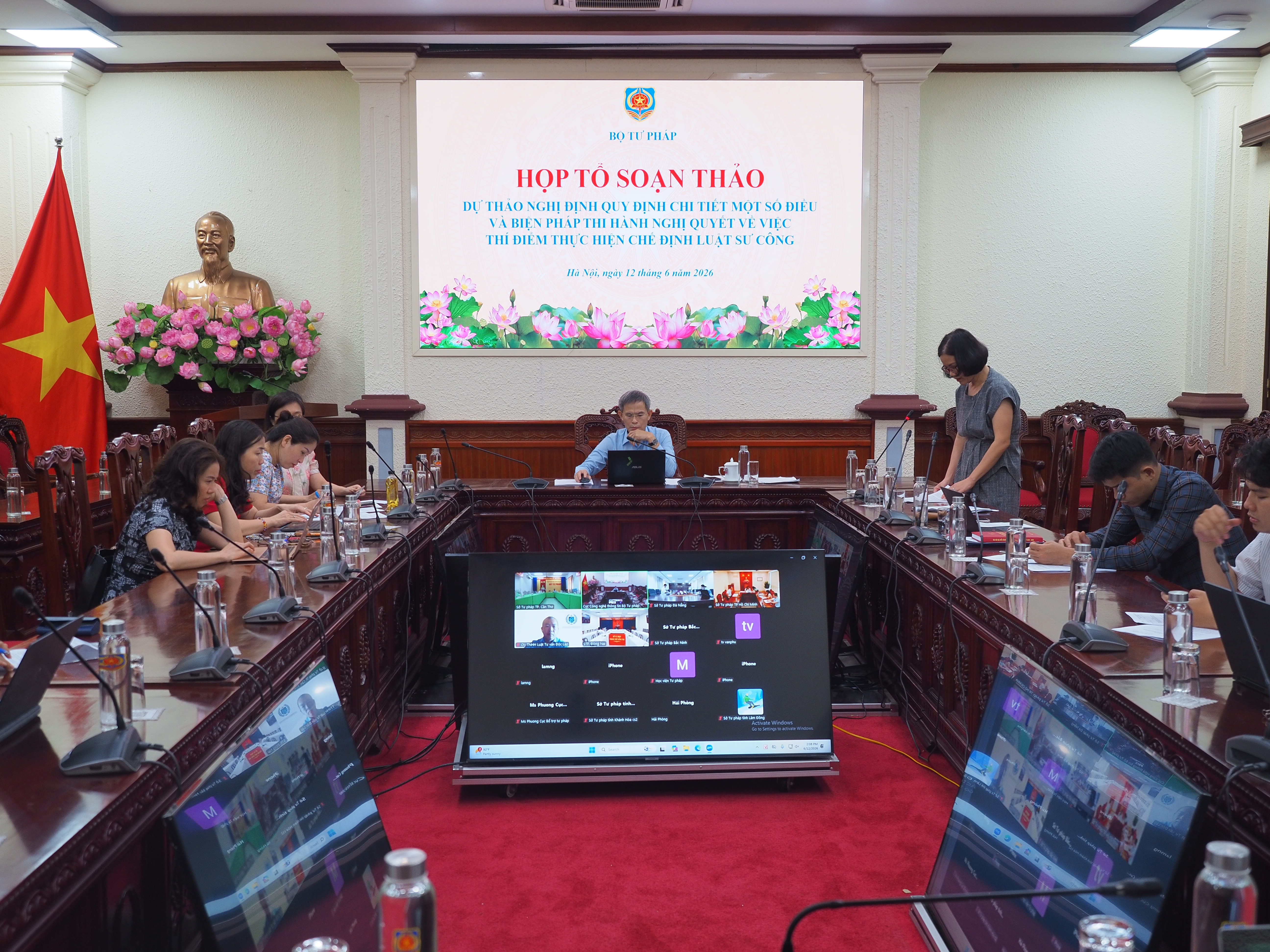 Cục trưởng Lê Xuân Hồng chủ trì cuộc họp.