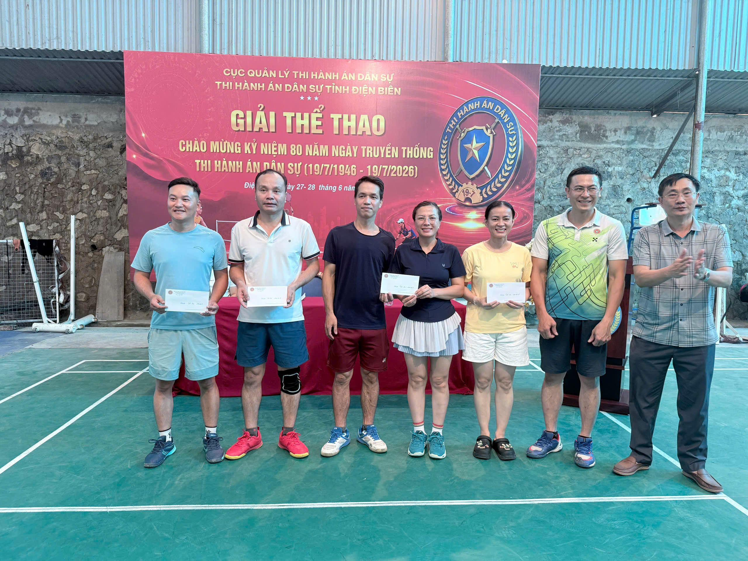 dc-doan-van-hai-trao-giai-cho-cac-vdv-019f12a008e579438227ee3db6b74c28.jpg Đc Đoàn Văn Hải trao giải cho các vđv.jpg