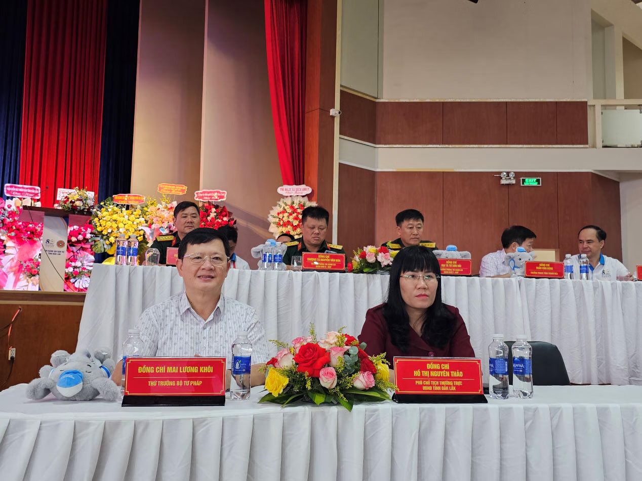 dc-khoi-thao-019ec94364e578e79d046bb9e52c64b1.jpg Dc Khoi Thao.jpg