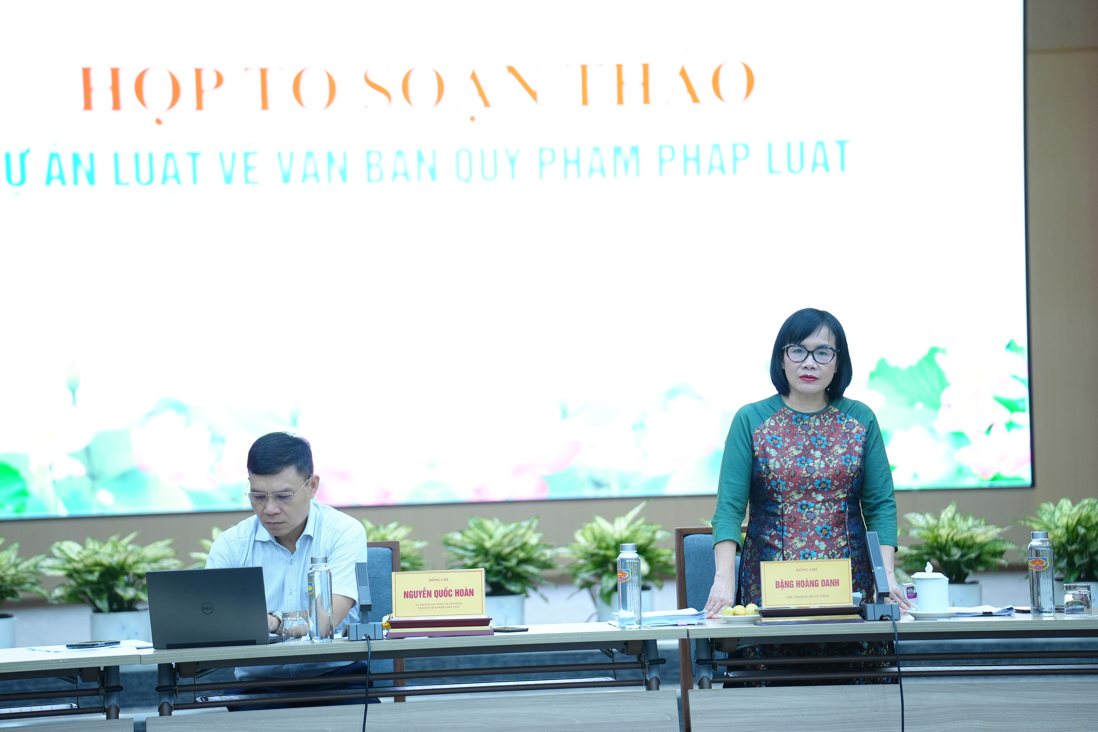 Ảnh đại diện bài viết: thứ trưởng đặng hoàng oanh chủ trì cuộc họp. (ảnh trong bài: ht)