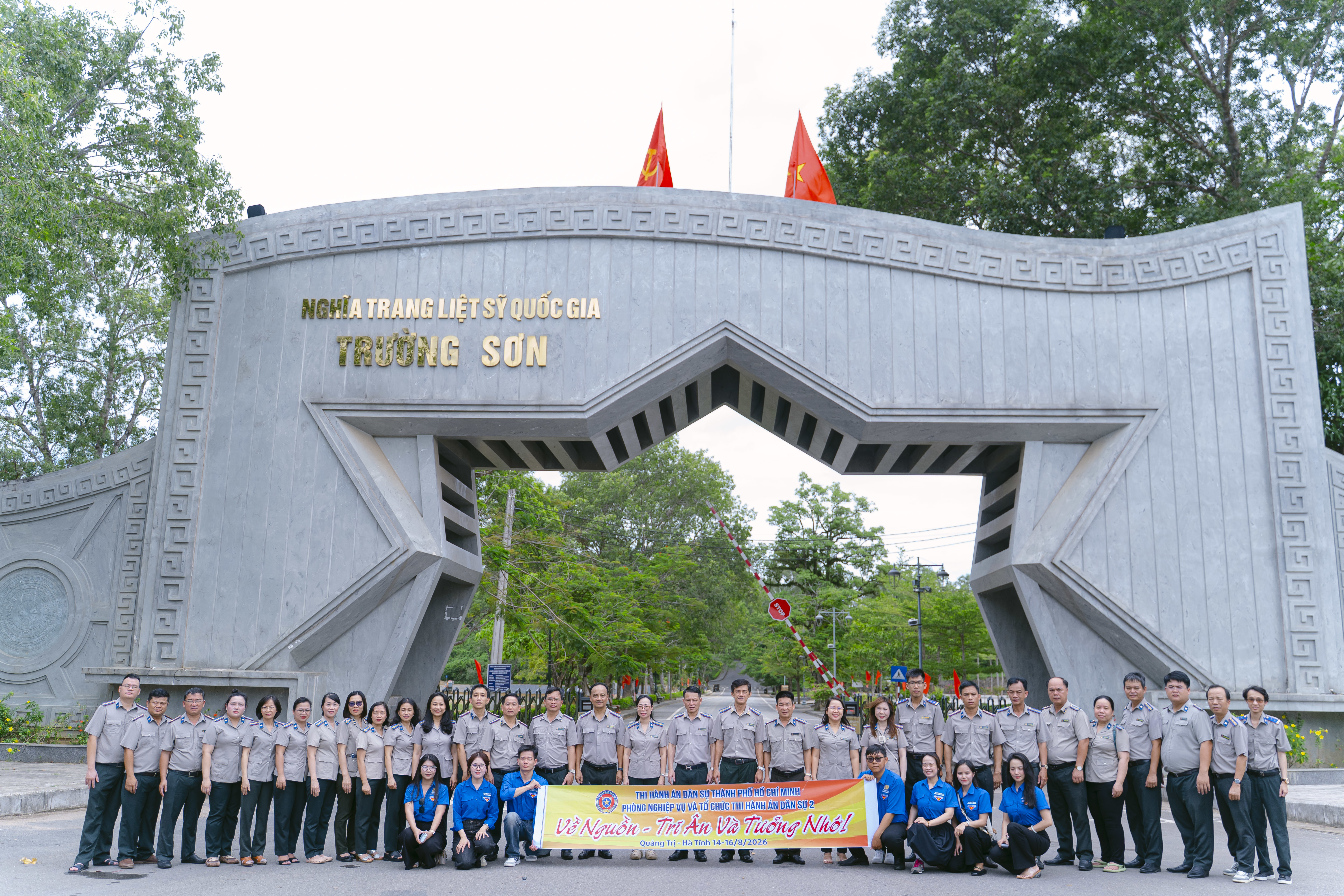 Ảnh đại diện PHÒNG NGHIỆP VỤ VÀ TỔ CHỨC THI HÀNH ÁN DÂN SỰ 2 VỀ NGUỒN, TRI ÂN CÁC ANH HÙNG LIỆT SĨ