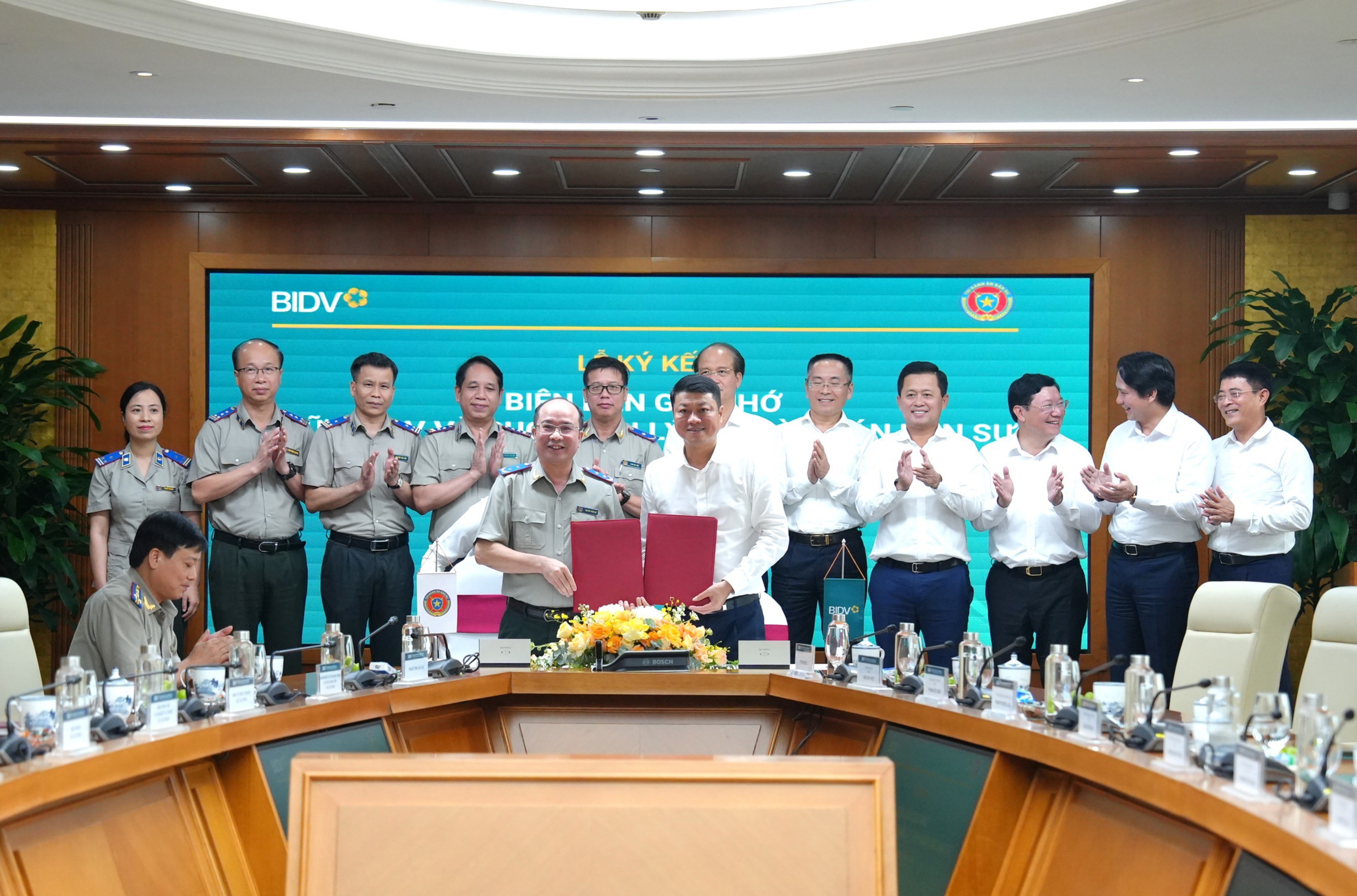 Ảnh đại diện Cục Quản lý Thi hành án dân sự ký kết Biên bản ghi nhớ với BIDV