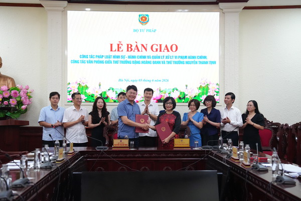 Ảnh đại diện Bàn giao công tác Pháp luật hình sự - hành chính và Quản lý xử lý vi phạm hành chính và Văn phòng